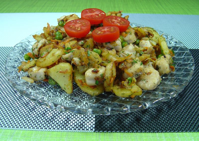 Piersi z kurczaka w smażonych warzywach