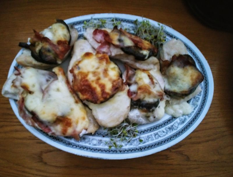 Piersi z kurczaka z szynką parmeńską i bakłażanem Piersi z kurczaka z szynką parmeńską i bakłażanem