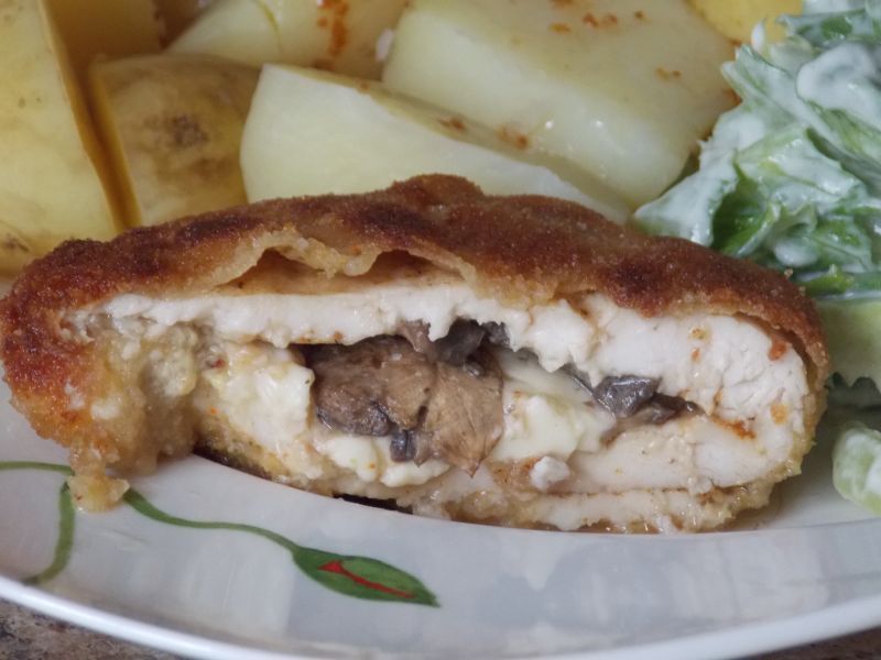 Piersi  z serkiem topionym i pieczarkami