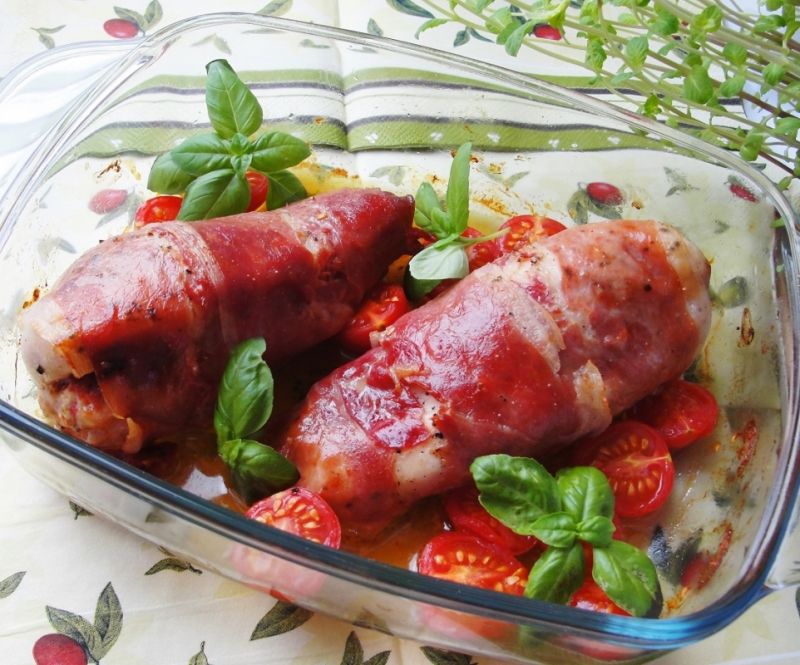 Piersi z suszonymi pomidorami w prosciutto
