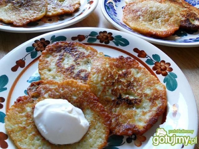 Pierwsze placki z młodych ziemniaków Pierwsze placki z młodych ziemniaków