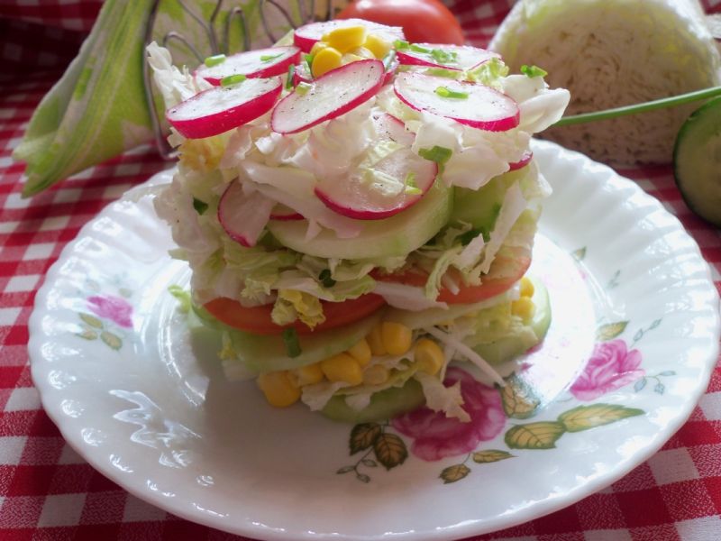 Piętrowa sałatka Piętrowa sałatka