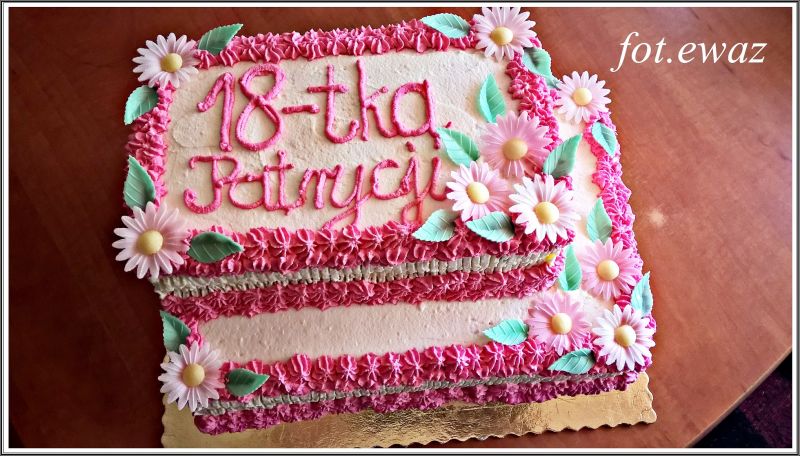 Piętrowy tort wieloowocowy