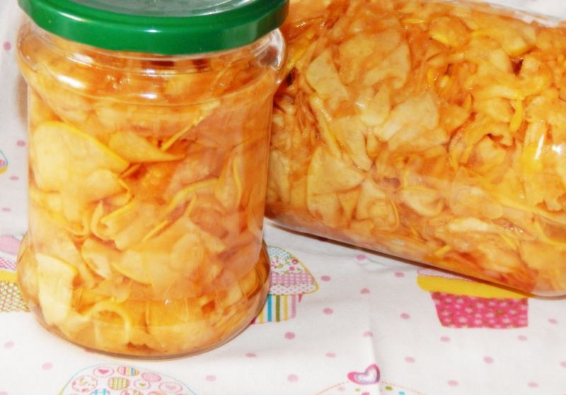 Pigwowiec lub pigwa w syropie Pigwowiec lub pigwa w syropie