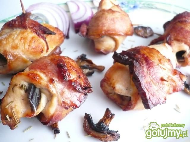 Pijany kurczak opasany boczkiem Pijany kurczak opasany boczkiem