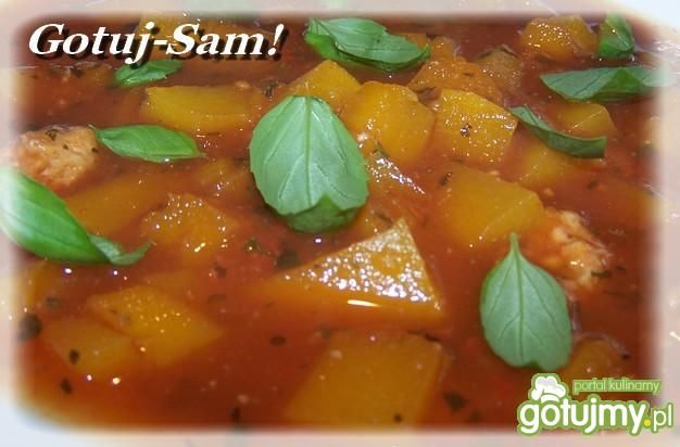 Pikantna dynia w pomidorach. Pikantna dynia w pomidorach.