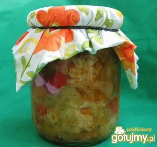 Pikantna marynowana sałatka wielowarzywn