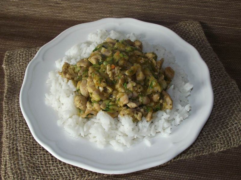 Pikantna potrawka cukiniowa z ryżem