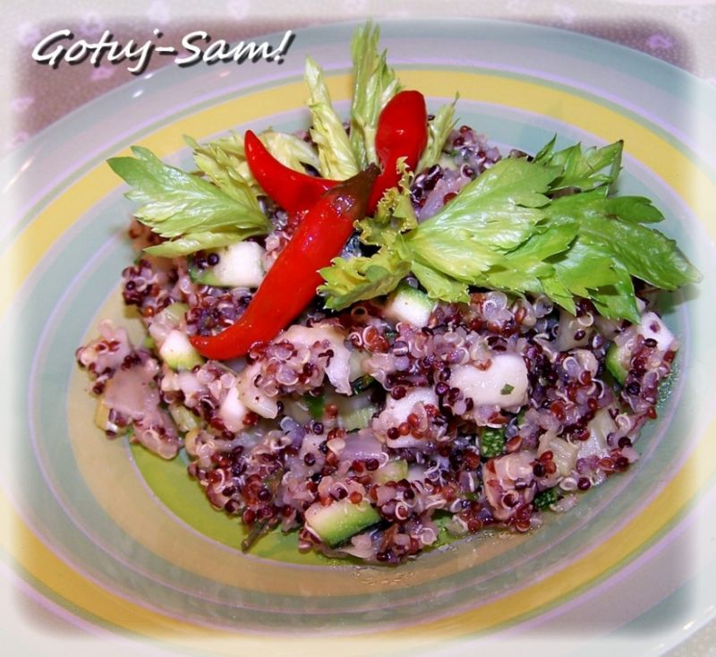 Pikantna quinoa z cukinią i selerem