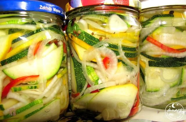 Pikantna sałatka z cukini