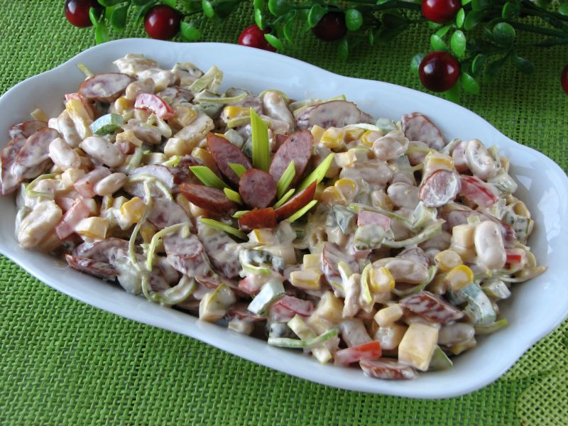 Pikantna sałatka z kabanosem Pikantna sałatka z kabanosem