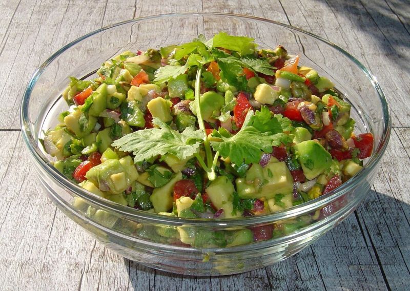 Pikantna salsa pistacjowa z awokado Pikantna salsa pistacjowa z awokado