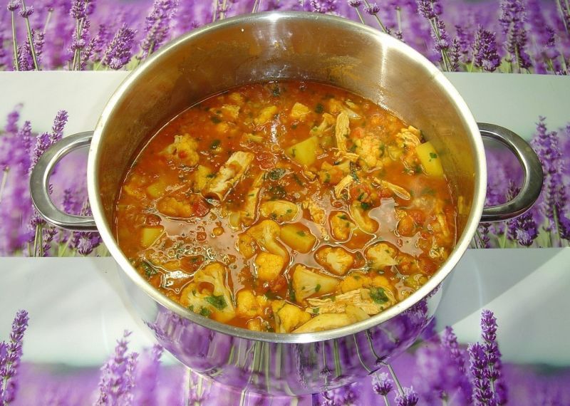 Pikantna zupa curry z soczewicą i kalafiorem