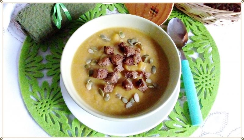 Pikantna zupa dyniowo-ziemniaczana