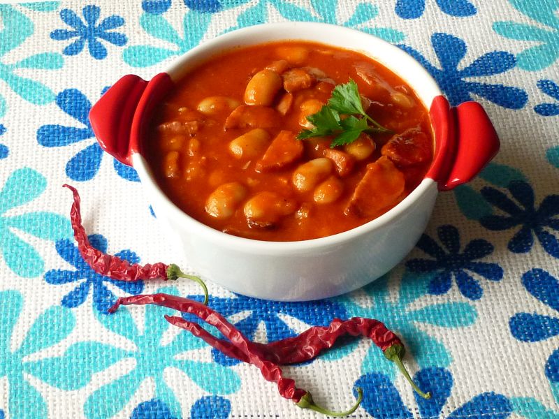 Pikantna zupa fasolowa