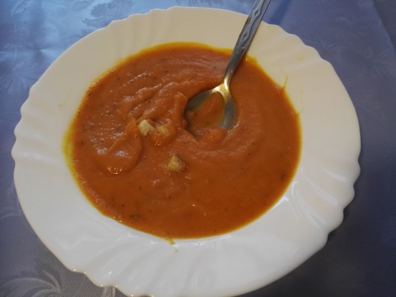 Pikantna zupa krem z dyni i marchewki