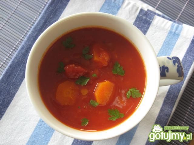 Pikantna zupa pomidorowa z soczewicą