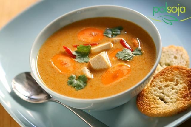 Pikantna zupa z mlekiem kokosowym i tofu