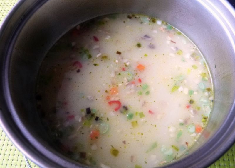 Pikantna zupa z serkiem topionym