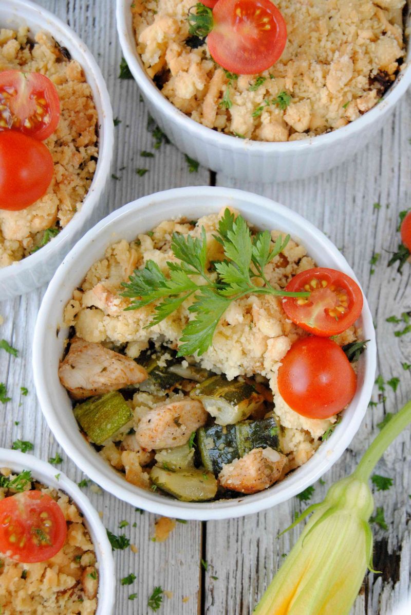 Pikantne crumble z cukinią