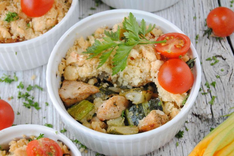 Pikantne crumble z cukinią