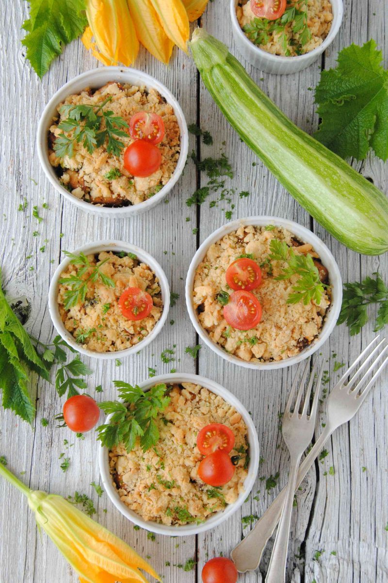 Pikantne crumble z cukinią