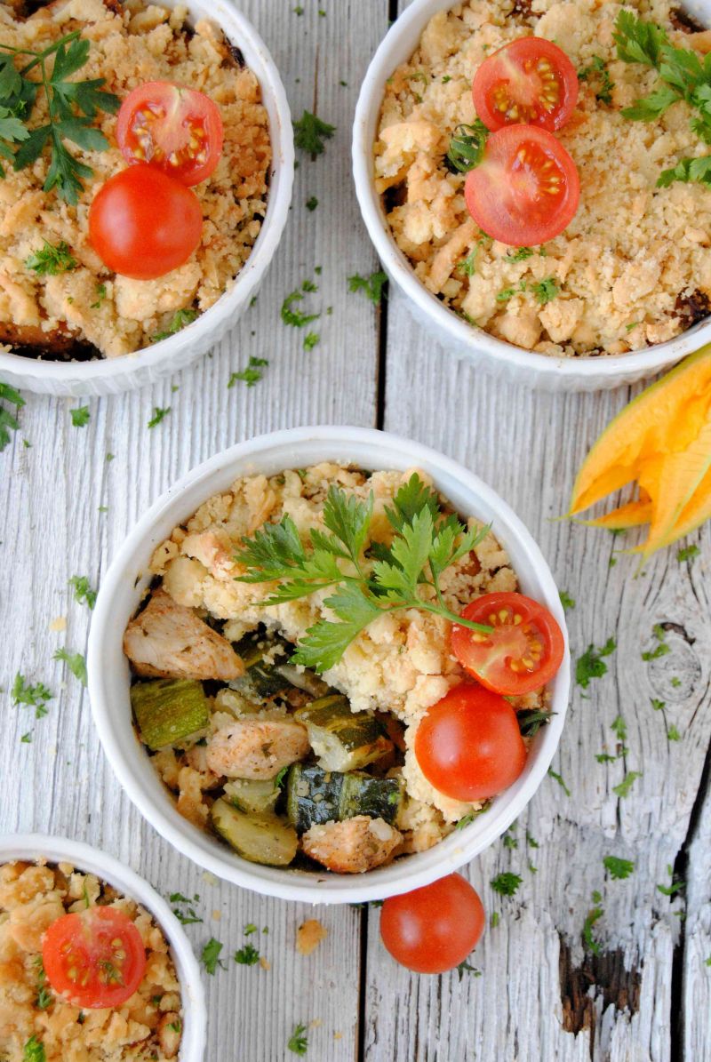 Pikantne crumble z cukinią