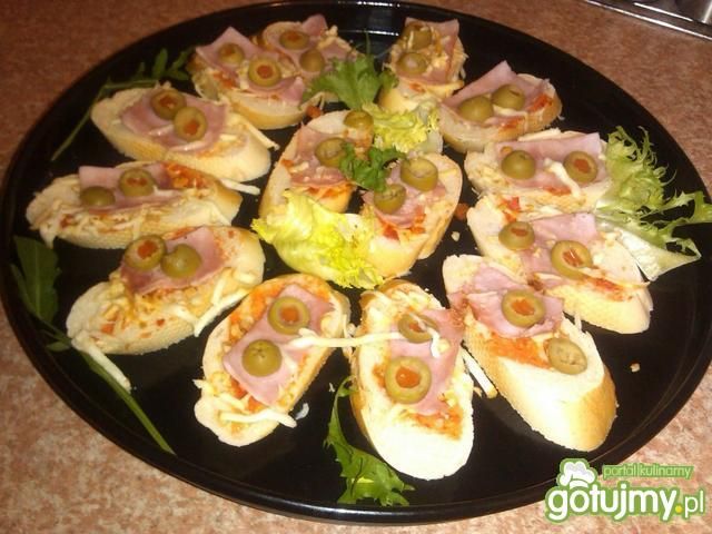 Pikantne grzanki na bagietce z oscypkiem