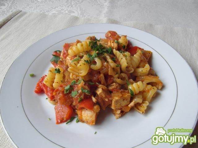 Pikantne kokardki z kawałkami kurczaka  Pikantne kokardki z kawałkami kurczaka