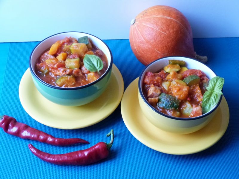 Pikantne leczo z papryczką chilli i dynią
