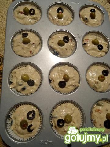 Pikantne muffiny z oliwkami i fetą