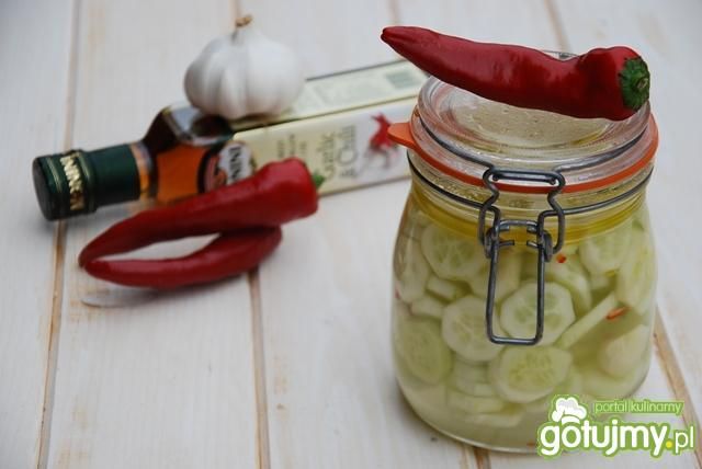 Pikantne ogórki z peperoni