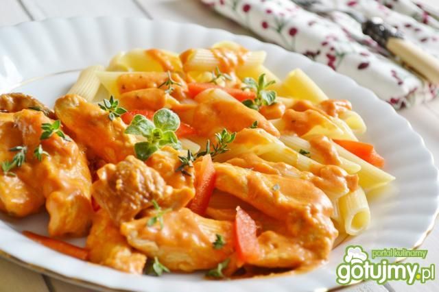 Pikantne ragout z kurczaka z penne Pikantne ragout z kurczaka z penne