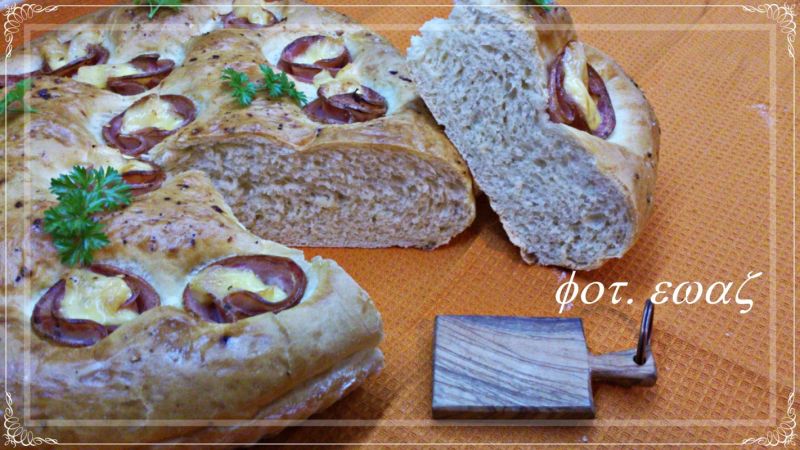 Pikantny chlebek z wędliną i serem Pikantny chlebek z wędliną i serem