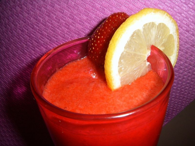 Pikantny chłodnik z truskawkami