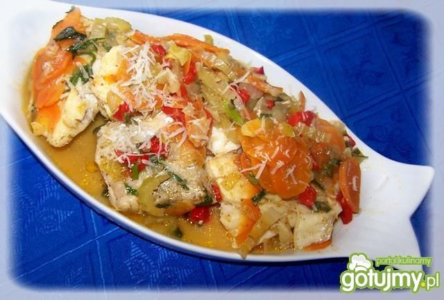 Pikantny dorsz duszony w jarzynach Pikantny dorsz duszony w jarzynach