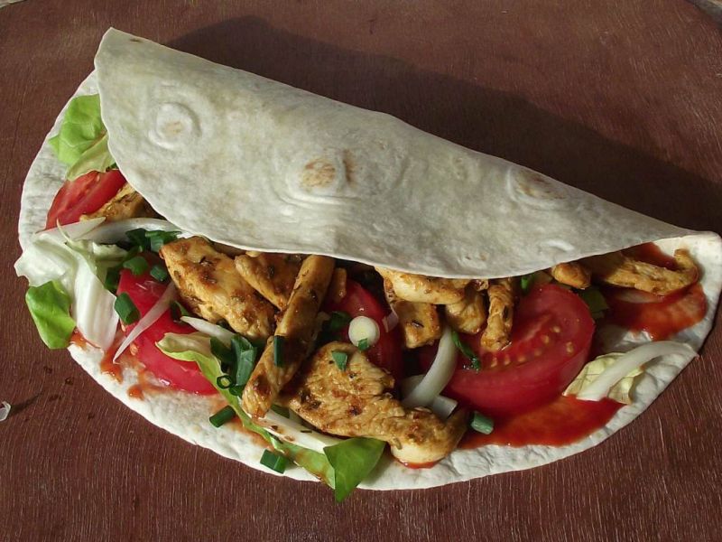 Pikantny gyros z warzywami w tortilli  Pikantny gyros z warzywami w tortilli