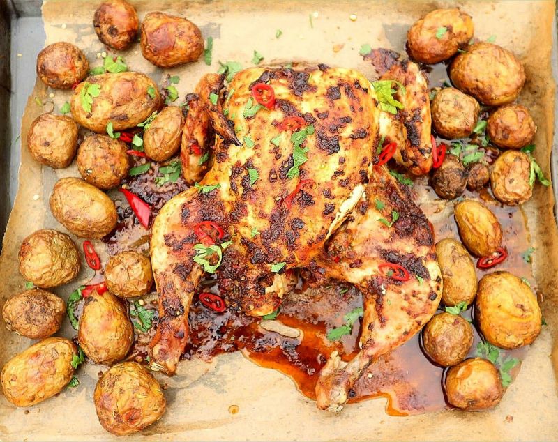 Pikantny kurczak piri-piri z młodymi ziemniaczkami
