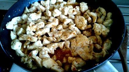 Pikantny kurczak w sosie własnym