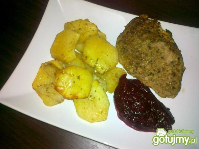 Pikantny stek pieczony z ziemniakami