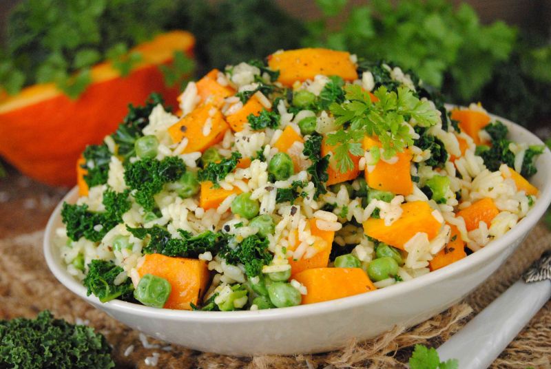 Pilaw z dyni, groszku i jarmużu 