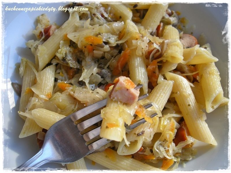 Pióra z kiszoną kapustą, pieczarkami i kiełbasą Pióra z kiszoną kapustą, pieczarkami i kiełbasą