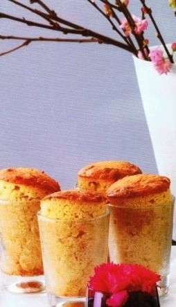 Piskowiec z marcepanem. Piskowiec z marcepanem.