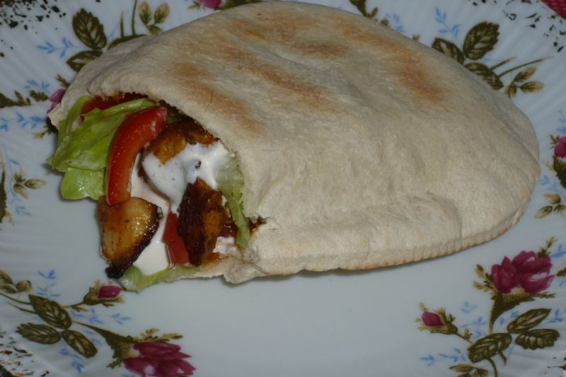 Pita z kurczakiem Pita z kurczakiem
