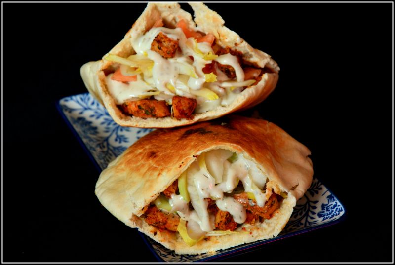 Pita z kurczakiem i warzywami