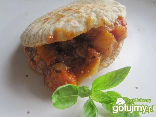 Pita z mięsem mielonym i ratatuj