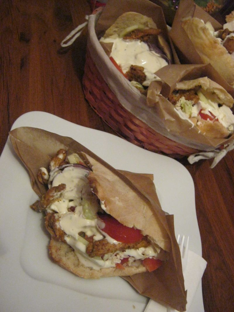 Pita z sezamowym kurczakiem Pita z sezamowym kurczakiem