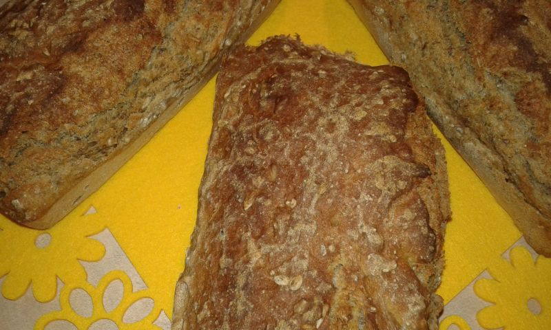 Piwny domowy chlebek z chia Piwny domowy chlebek z chia