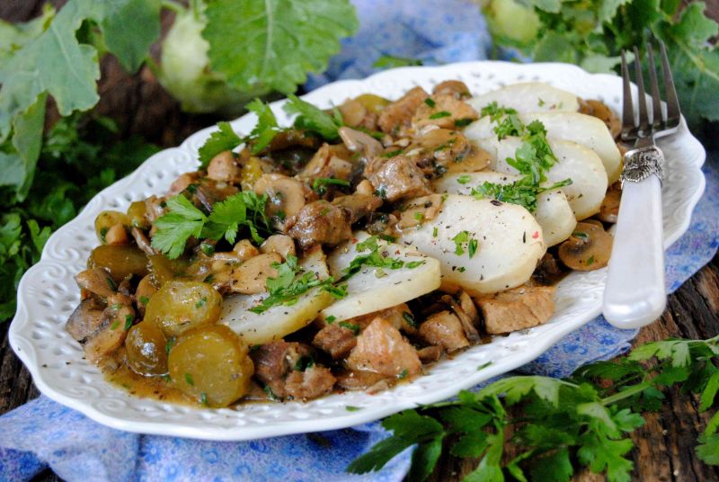 Piwny gulasz z kalarepką  Piwny gulasz z kalarepką