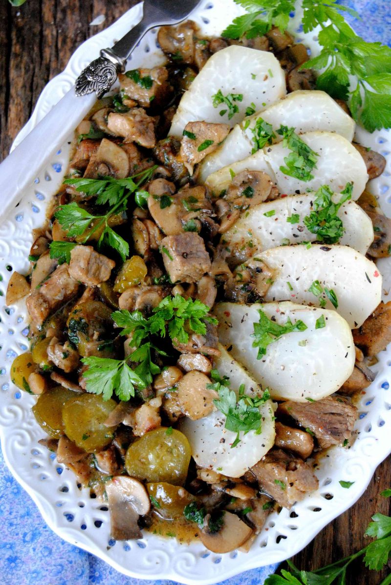 Piwny gulasz z kalarepką  Piwny gulasz z kalarepką